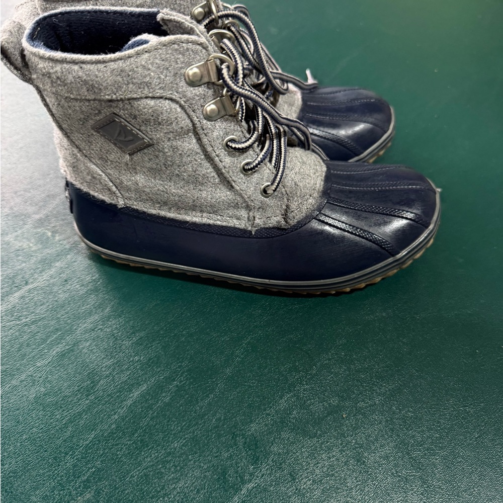 SPERRY BIG KIDS UNISEX BOWLINE BOOTS GREY/NAVY SIZE 2  Navy and Gray
